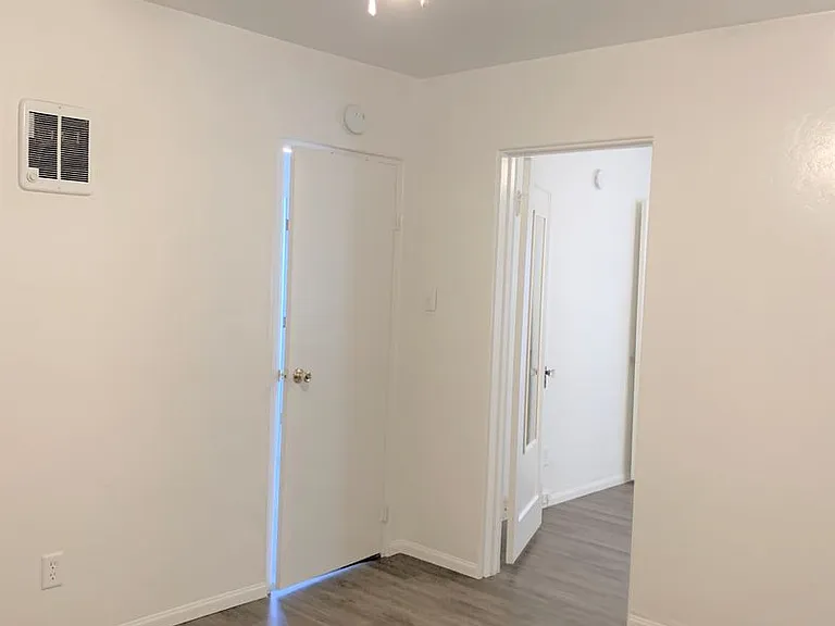 732-734 Zanzibar Ct — Photo 10
