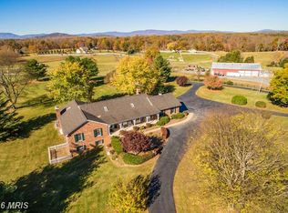 4254 Holly Dr, Amissville, VA 20106