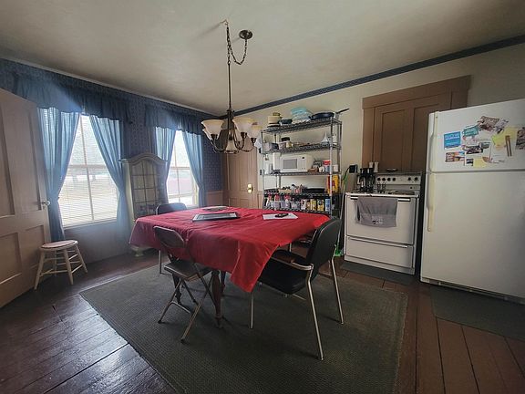 3rd image of 8 Lovejoy Road