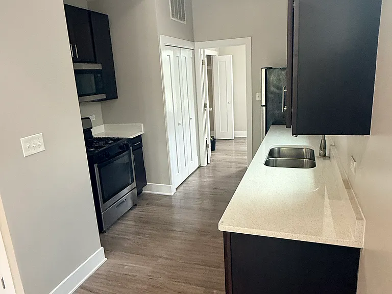 4834 S King Dr #3 — Photo 6