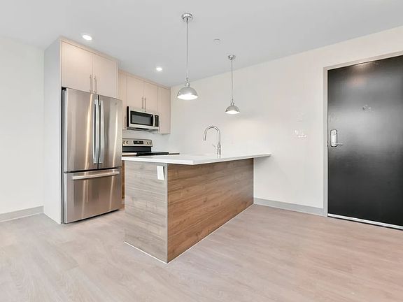 2nd image of 400 Dorchester St #203