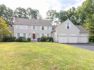 2 Robinson Cir, Ellington, CT 06029