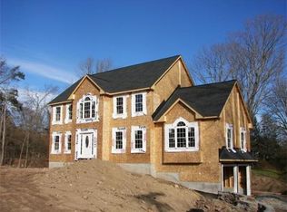 6 Symmes Rd, Franklin, MA 02038