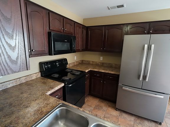 5th image of 80 Clay Hill Dr