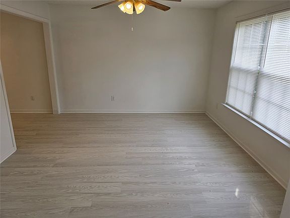 5th image of 613 Golden Springs Ln