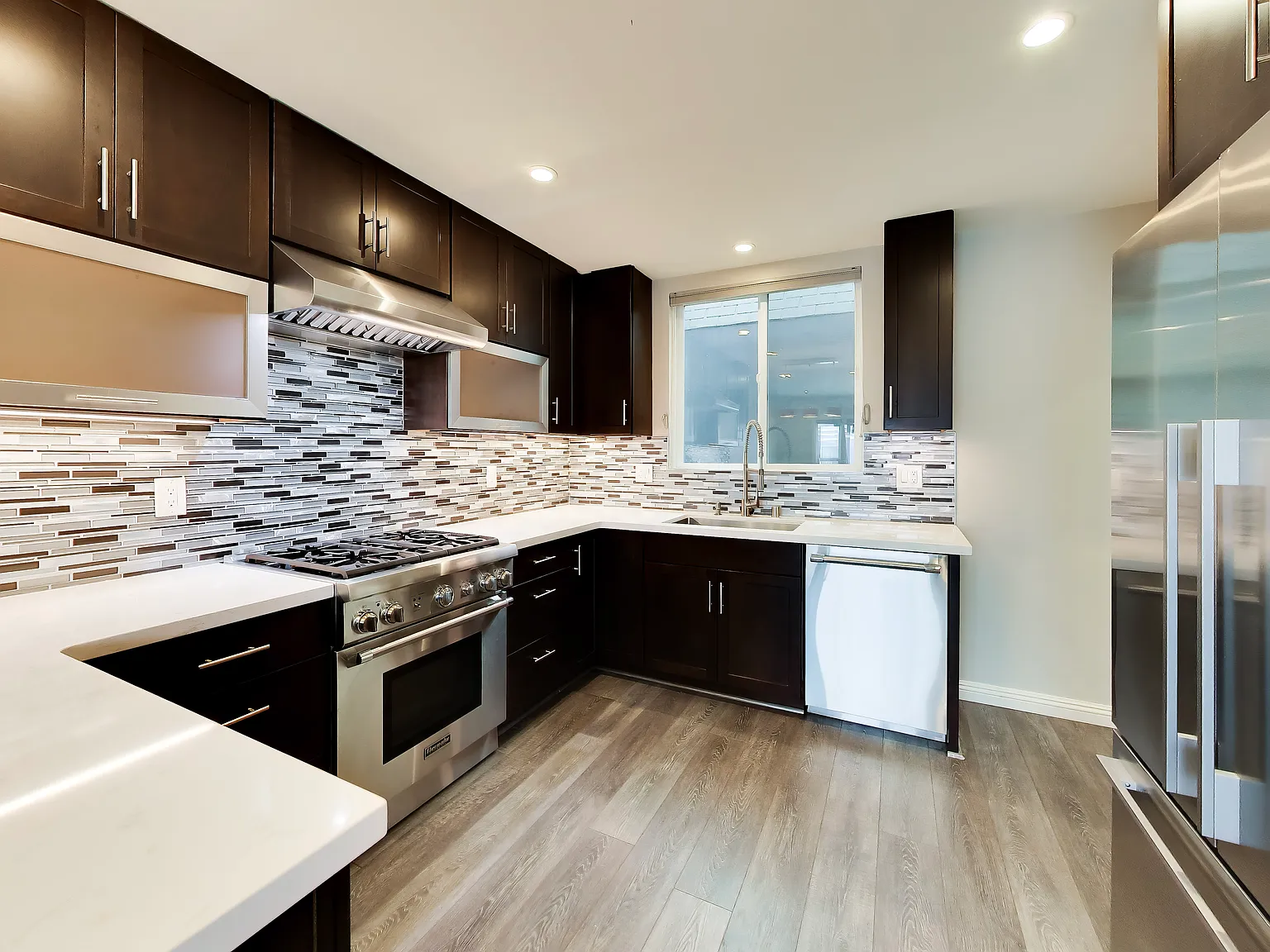 3 bed, 1612 sqft, $6,950 — Photo 4