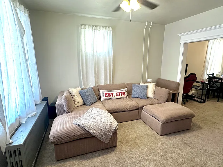 204 W Carpenter Ave — Photo 3
