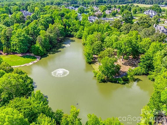 3rd image of 8334 Victoria Lake Dr