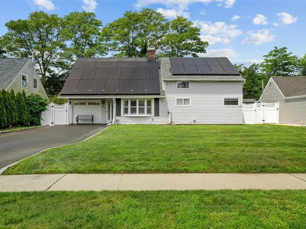 24 Border Lane, Levittown, NY 11756
