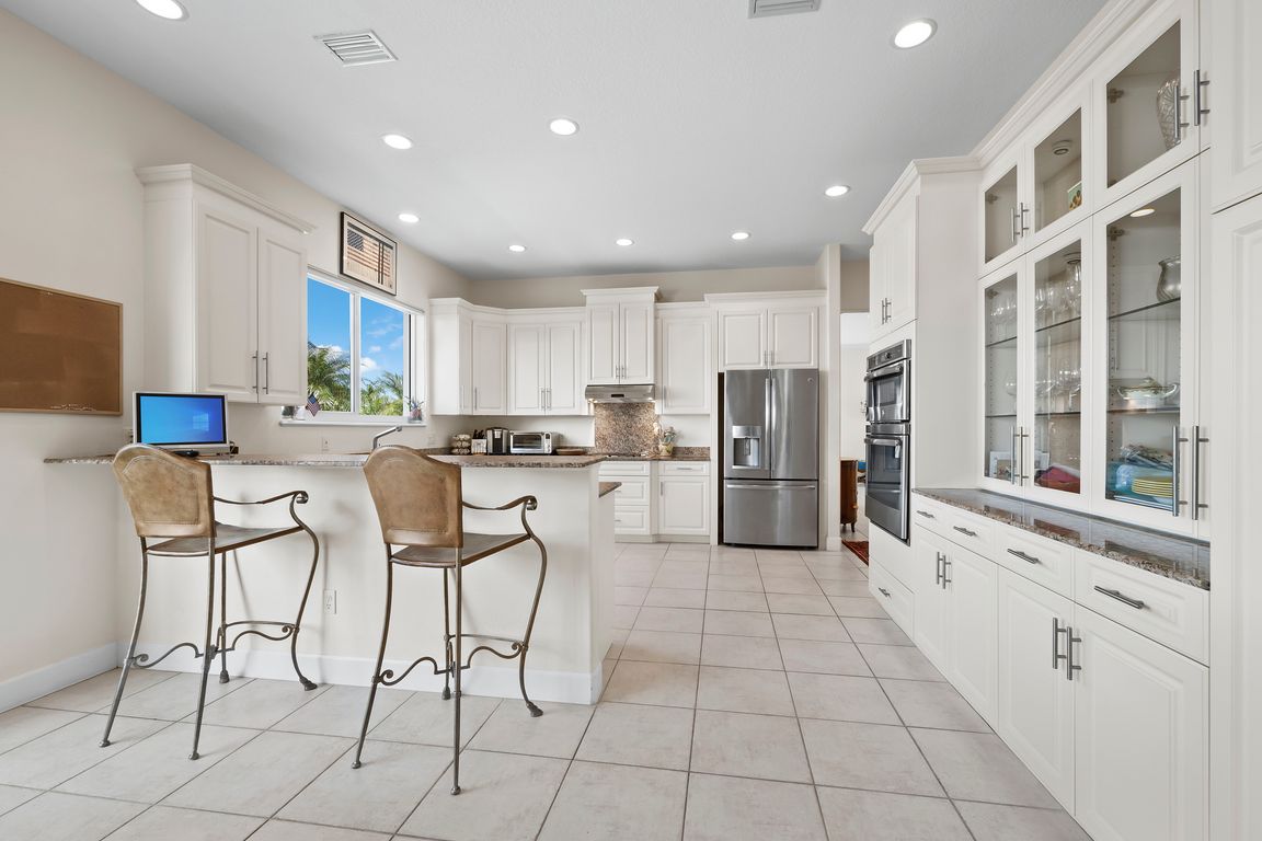 573 Spinnaker Ln, Longboat Key, FL 34228 | MLS #A4668083 | Zillow