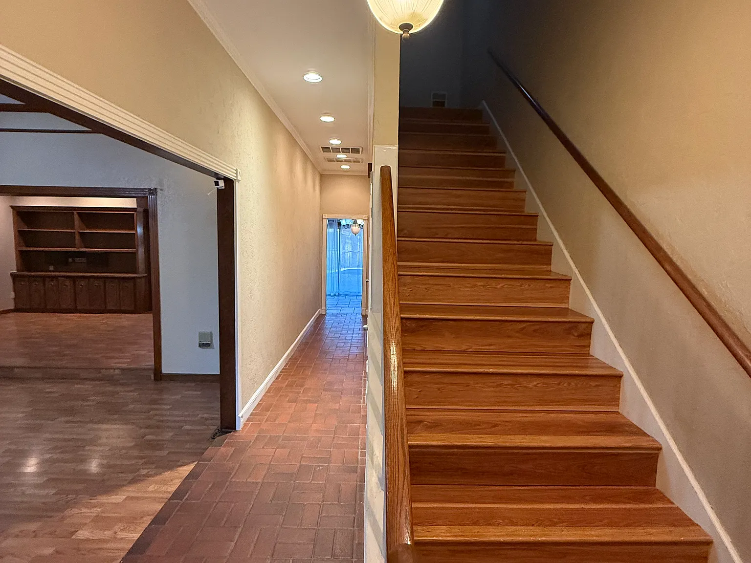 8024 NW 20th St — Photo 3
