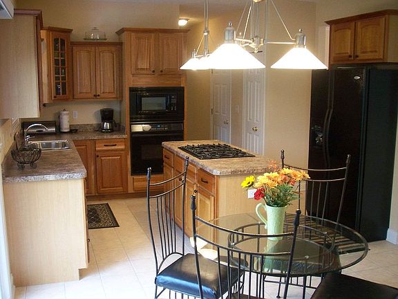 4th image of 1535 McCausland Dr