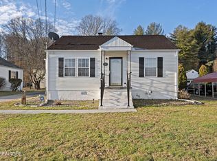 908 Riverview Dr, La Follette, TN 37766