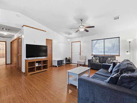 5th image of 5001 W Newell Ave