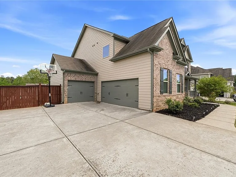 304 Cochin Dr — Photo 57