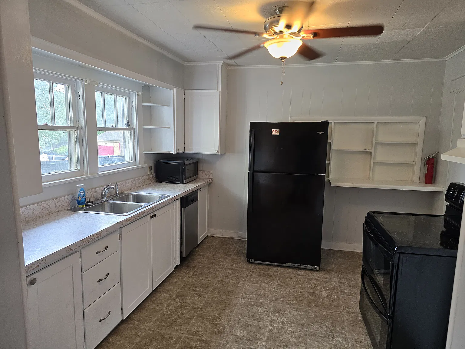 2 bed, 2000 sqft, $1,500 — Photo 2