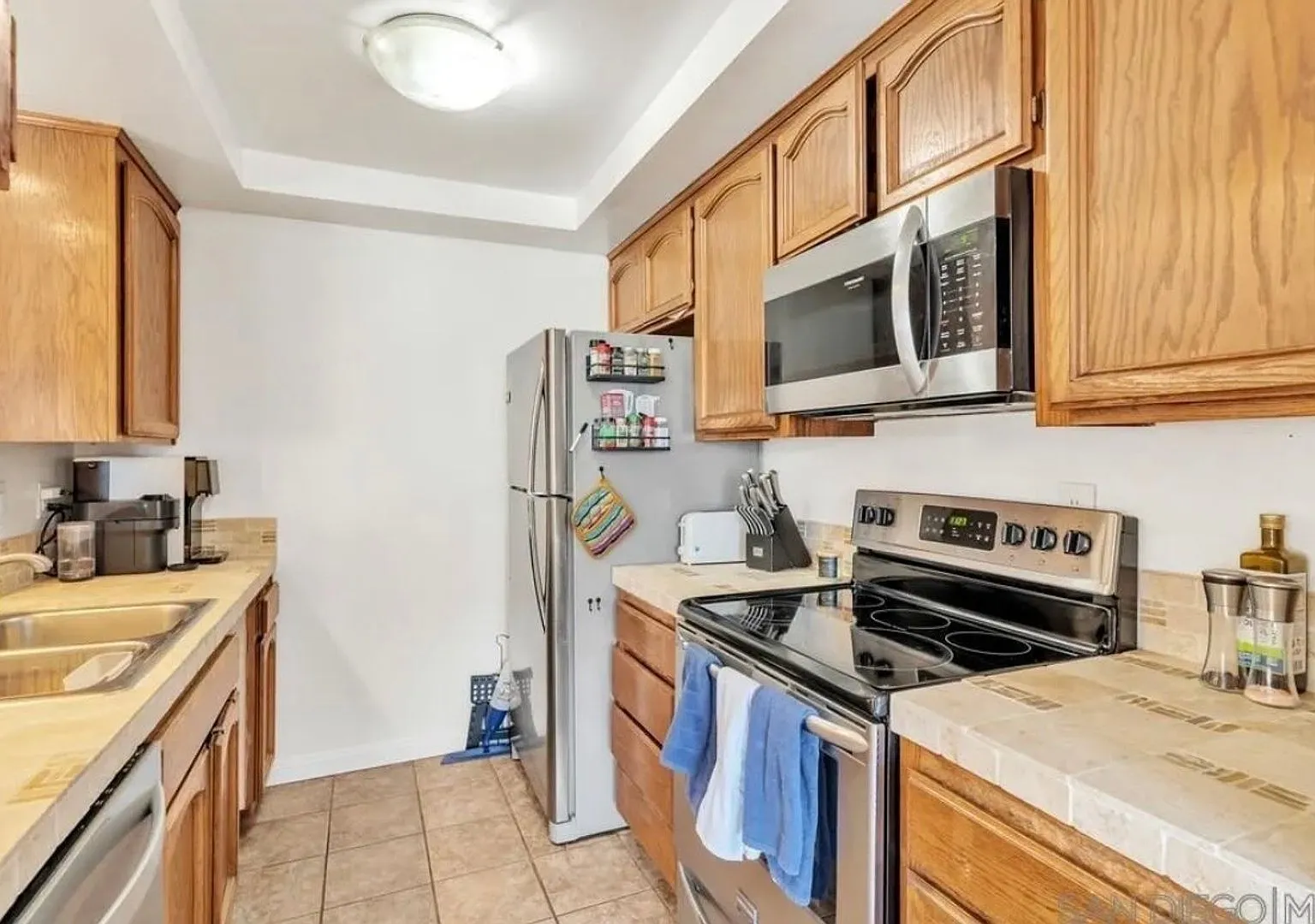 Bright Top-Floor 2BR/2BA Normal Heights Condo - In-Unit Laundry - 2 Parking Spaces — Photo 4