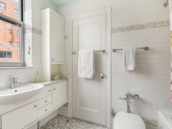 130 East 75th Street image 3 of 18