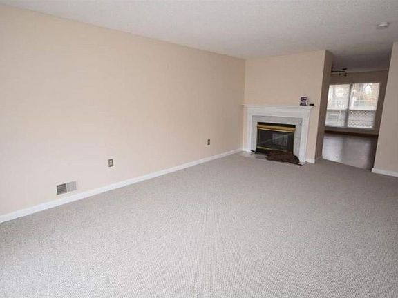 5th image of 102 Cherokee Dr Unit 102