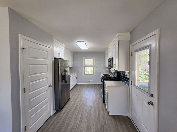 3rd image of 1750 Boulderview Dr SE