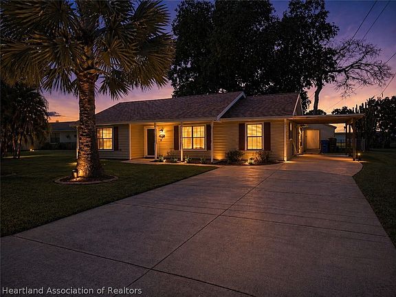 2nd image of 1542 Camellia Ct