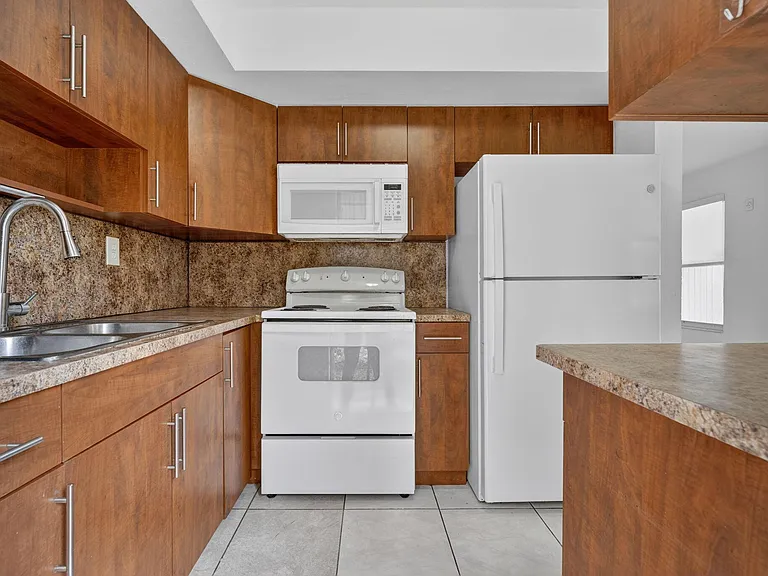 540 NE 58th St #1-2 — Photo 8