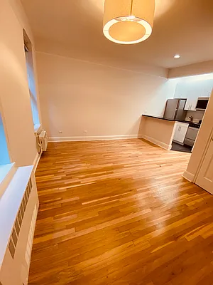 Rented by Metropolis Real Estate of Manhattan | media 24