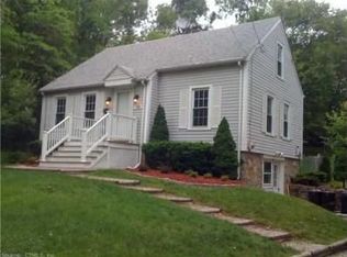 130 Jerome Rd, Uncasville, CT 06382