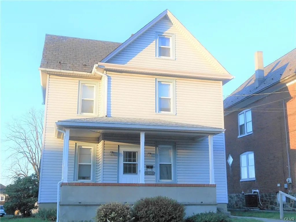 533 Line St photo 1