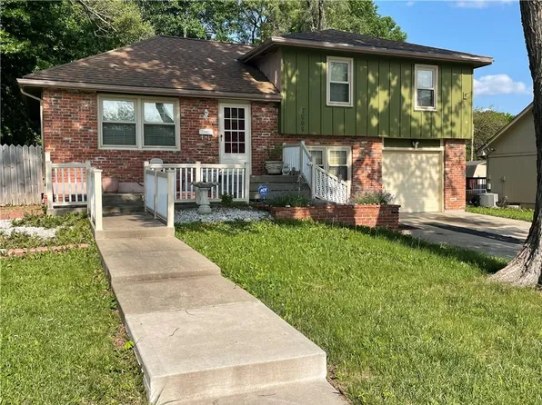 7609 Hayes St, Overland Park, KS 66204