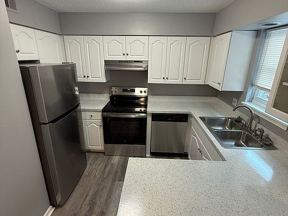 2nd image of 210-214 E 43rd St #212-5