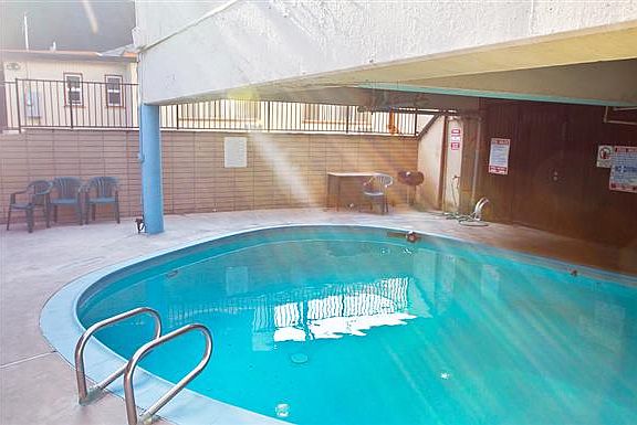 5th image of 120 E Chestnut St APT 27