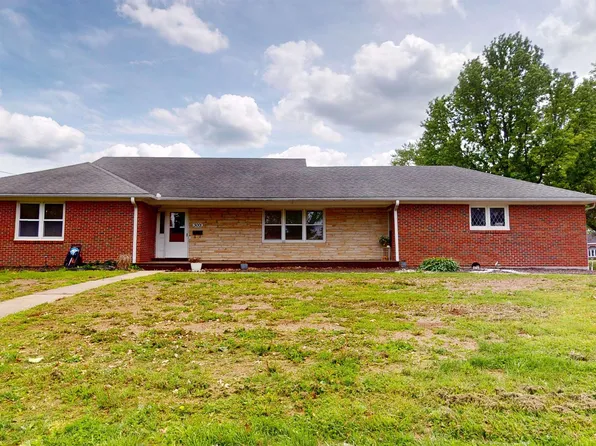 3001 Skyline Dr, Sedalia, MO 65301