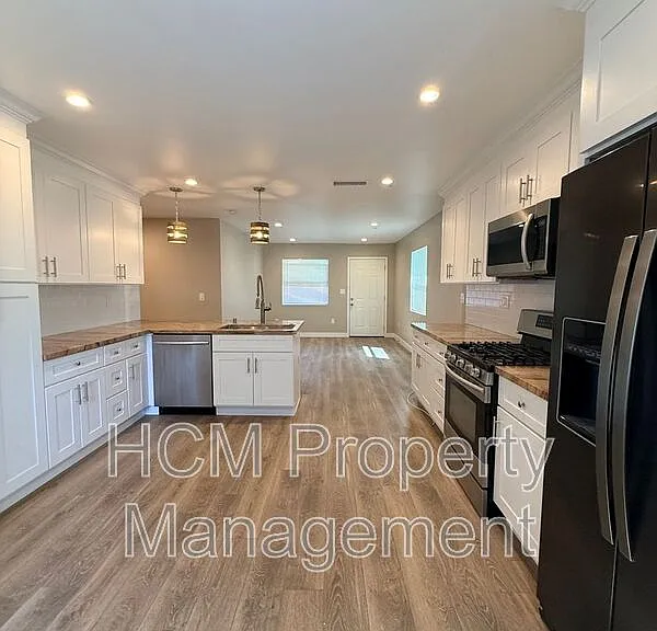 874 N Orange St — Photo 6