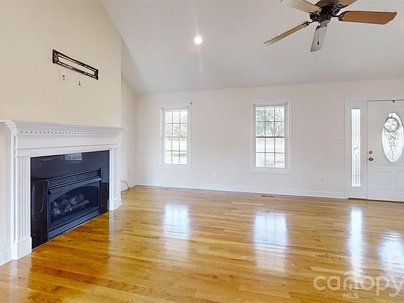 3rd image of 4240 Hunter Rhyne Rd