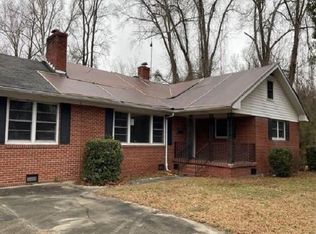 304 Dupont Cir, Kinston, NC 28501