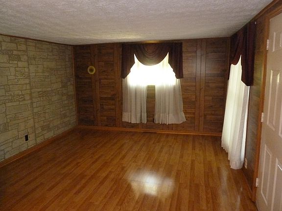 5th image of 340 Hemlock St