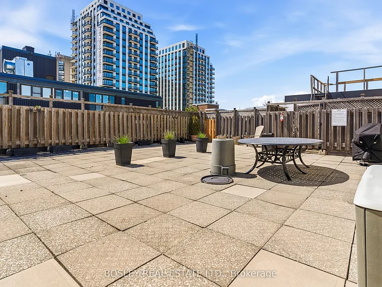 335 Lonsdale Rd #210 — Photo 24