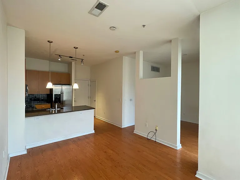 525 E 6th St #301 — Photo 6