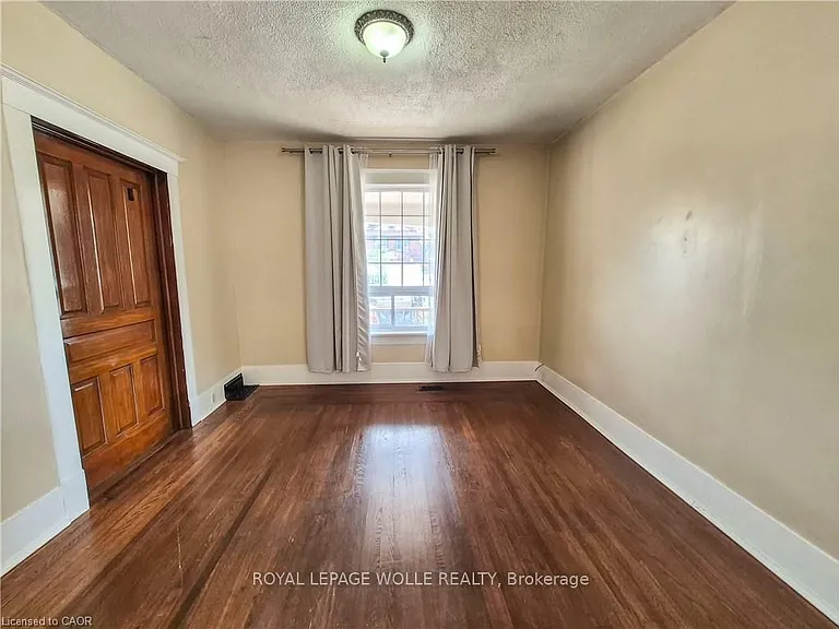 408 Wellington St N #2 — Photo 2