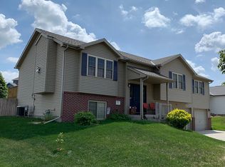 1871 Kennedy Dr, Lincoln, NE 68521