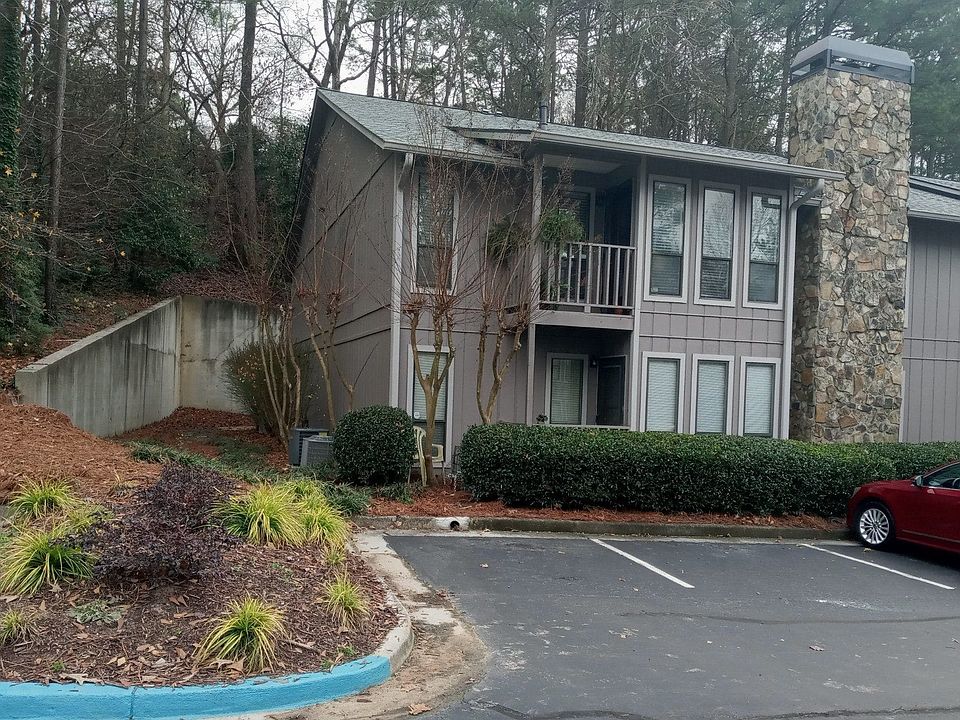 2nd image of 3862 Woodridge Way #3862
