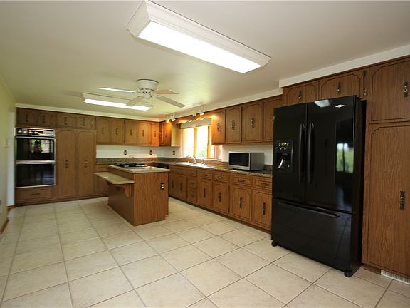 4th image of 23 Bove Ln