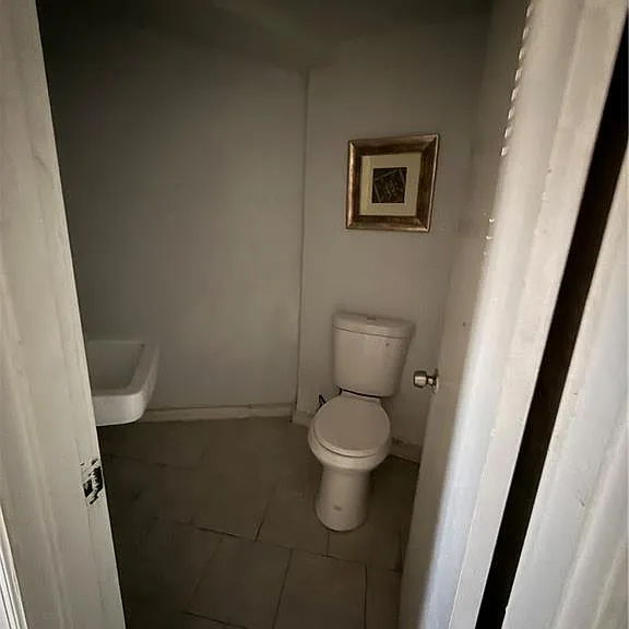 1189 N Tamiami Trl #F — Photo 5
