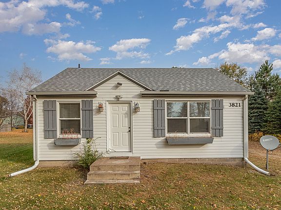 2nd image of 3821 Edmar Ln NE