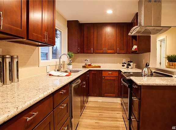 4th image of 1215 E 67th St