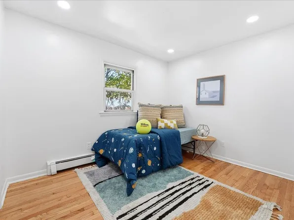 168 Carlton Avenue image 10 of 25