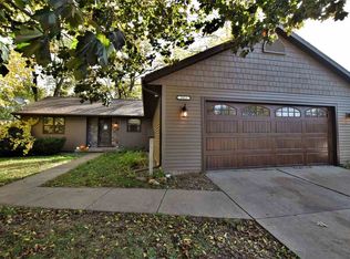 1011 S 6th St, De Pere, WI 54115