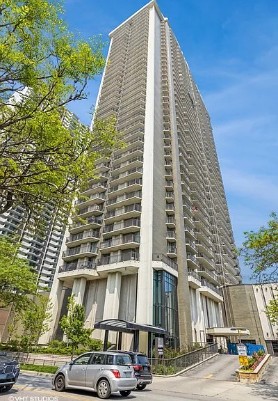6007 N Sheridan Rd #19D — Photo 1