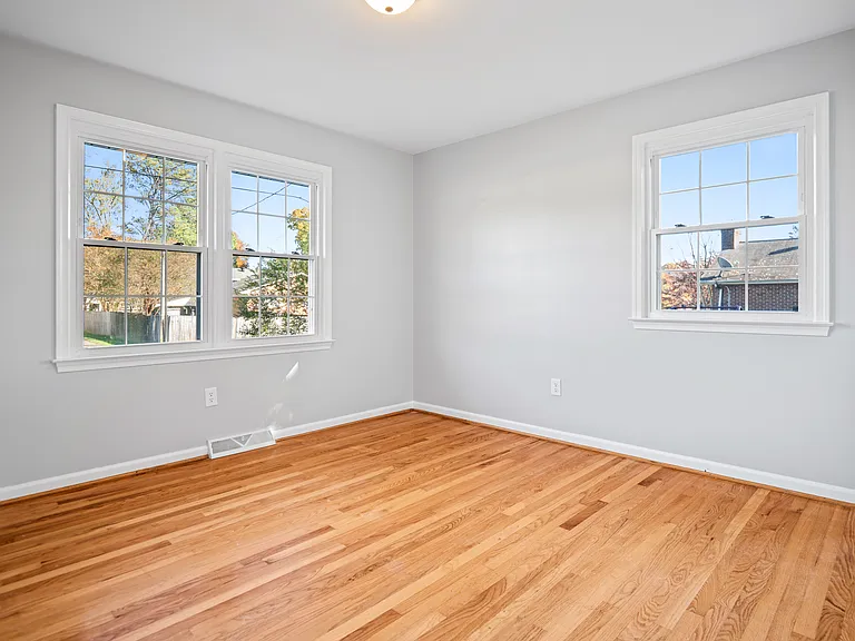 3908 Pfost Ave — Photo 32